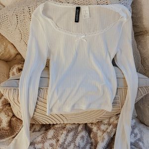 Women’s NWOT Bow Laced Top 🎀